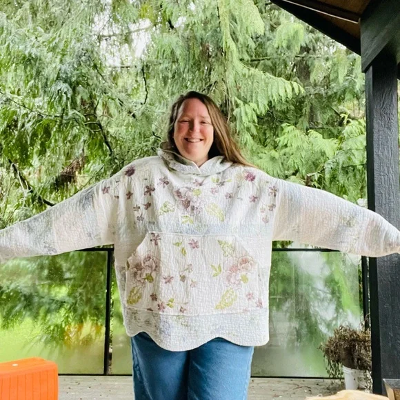 Handmade floral lightweight quilted hoodie OS - Picture 2 of 4